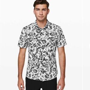 Lululemon Down to the Wire Slim Fit Short Sleeve SZ M